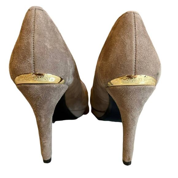 Calvin Klein Nude Suede pumps - Picture 7 of 9